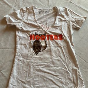 HOOTERS SHORT SLEEVE TOP SIZE SMALL